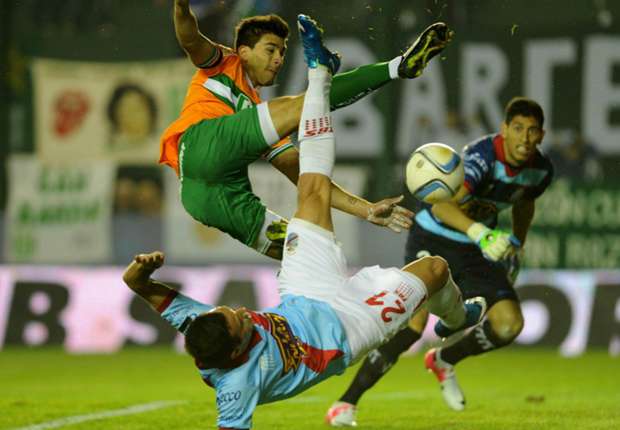 giovanni-simeone-banfield-arsenal-primera-division-03082015_utlkl8l0bct41ohr3ai2cq488