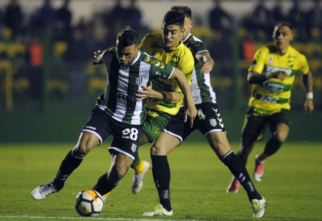 defensa-banfield-sudamericana-fotobaires-650x446