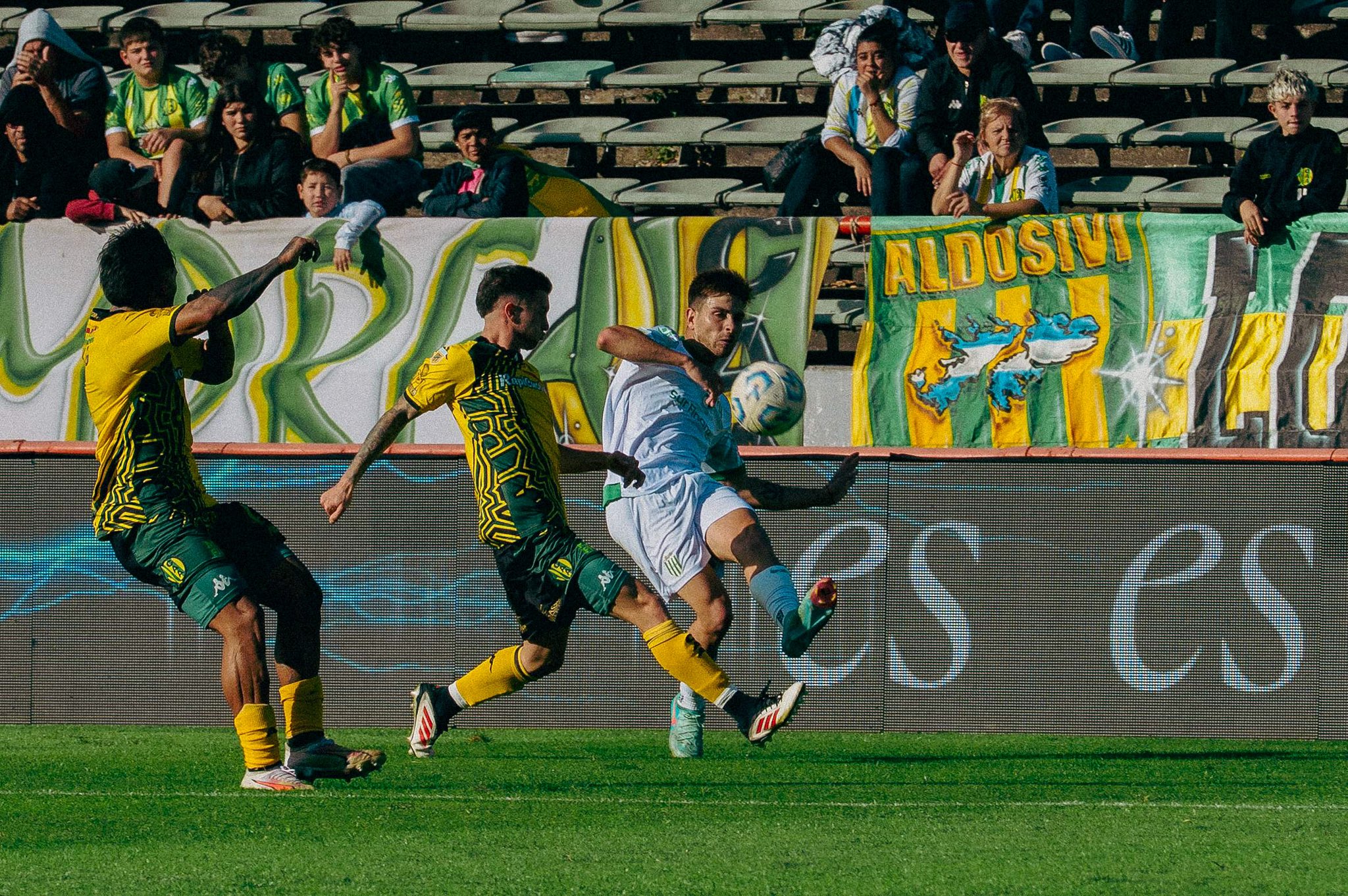 Banfield perdió con Aldosivi y quedó último en la tabla